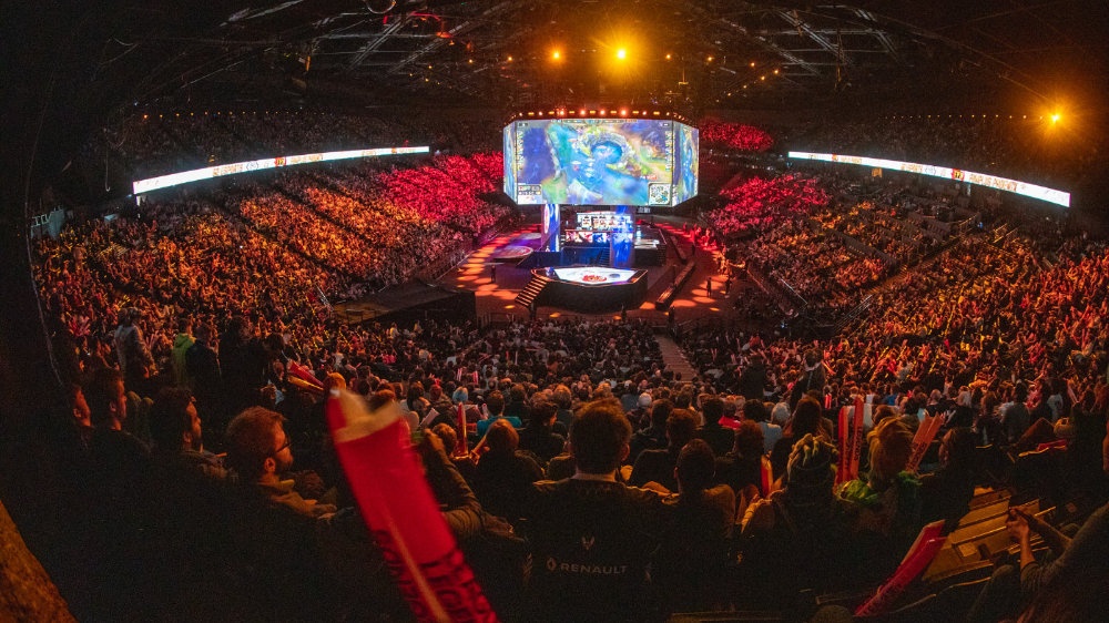 LCK女主持尹秀彬晒照：新的个人主页照片