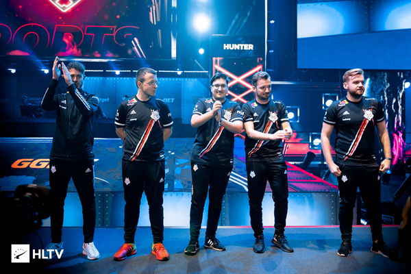 TES让二追三 3-2 击败FPX，蝉联德杯冠军奖杯